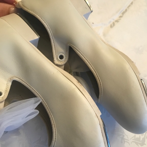 Child size 5 1/2 White Capezio Tap Dance Shoes with bows and laces to pick from! - Picture 4 of 6